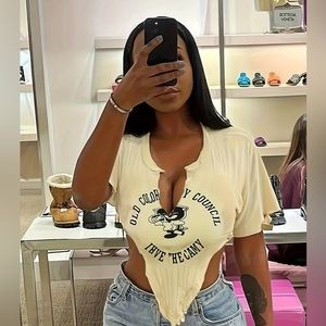 Fashion Nova small tee